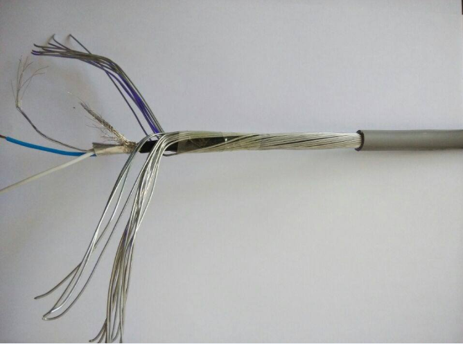 信号放大器是选择纯铜电缆还是铜包铝电缆?